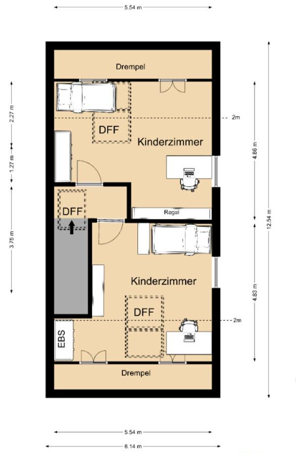 Grundriss eines Hauses mit zwei Kinderzimmern, Möbeln, Türen und Maßangaben.
