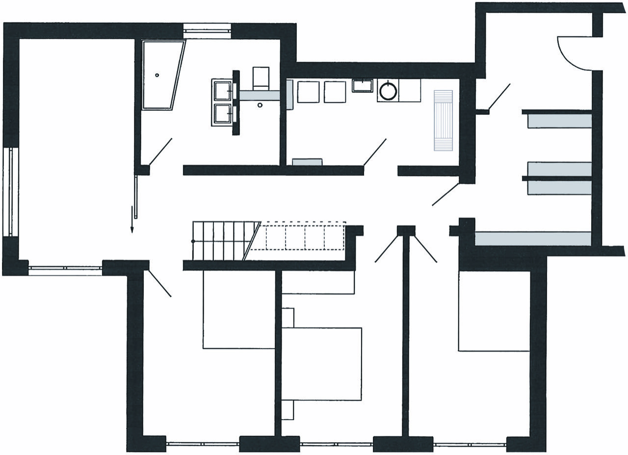 Grundriss einer Wohnung: Wände, Türen, Treppe; Küche mit Spüle, Herd, mehrere Zimmer