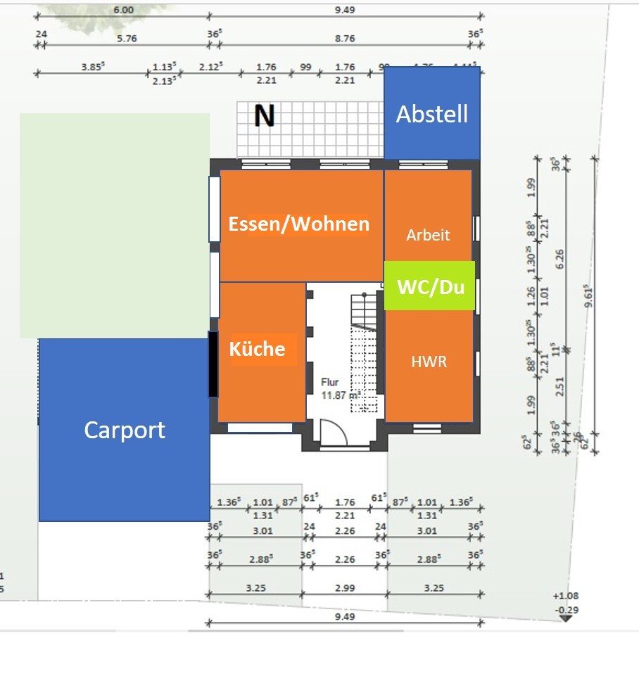 Grundriss eines Hauses mit Carport, Küche, Essen/Wohnen, HWR, WC/Du, Arbeit, Abstell.