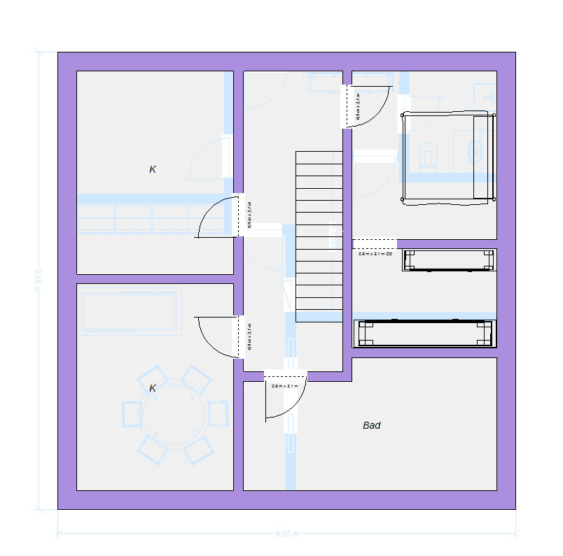 Grundriss eines Hauses mit zentraler Treppe, zwei Küchen, Bad, Esszimmer und Schlafzimmer.