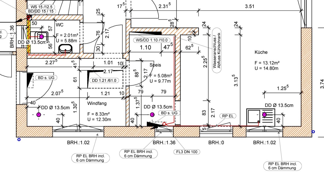Grundriss eines Bauplans: Küche mit Speis, Türen, Maßen und Wänden.