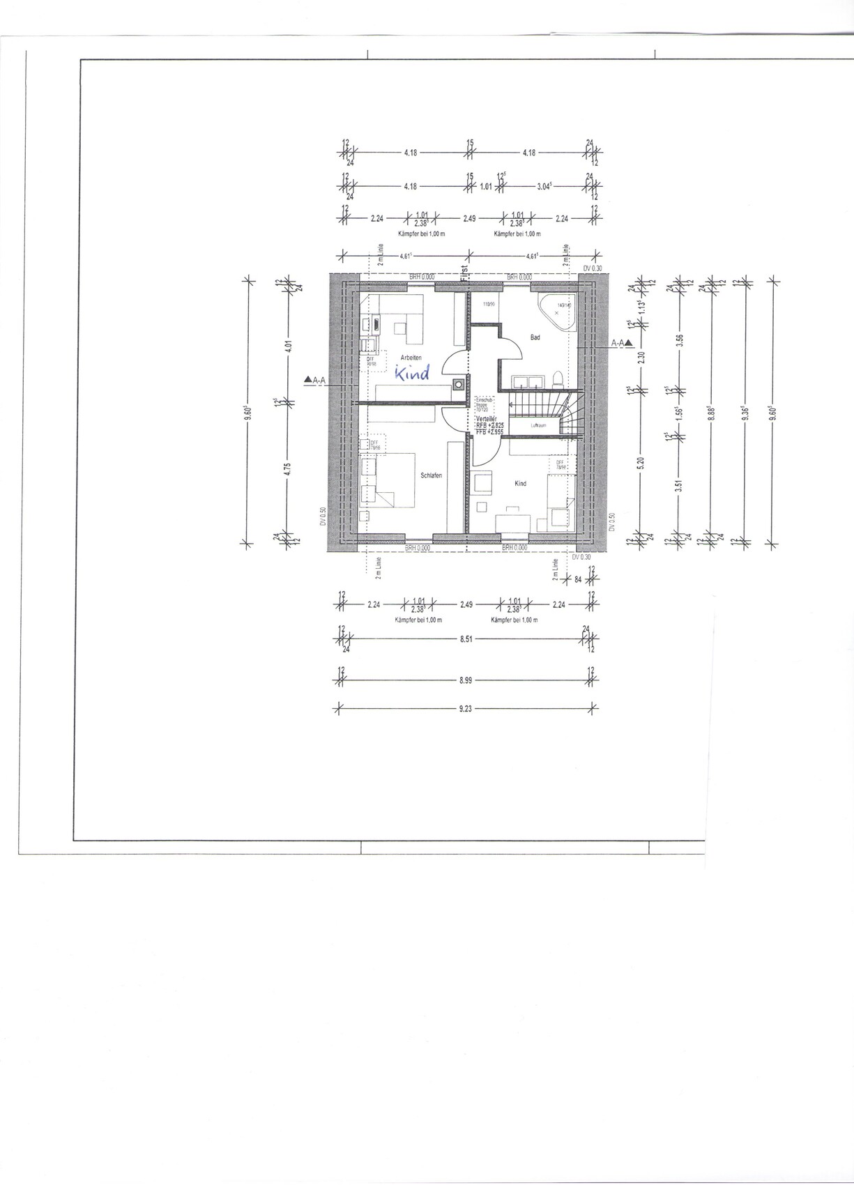 Grundrissplan eines Hauses im Obergeschoss mit Kinderzimmer, Schlafzimmer, Bad und Treppe.