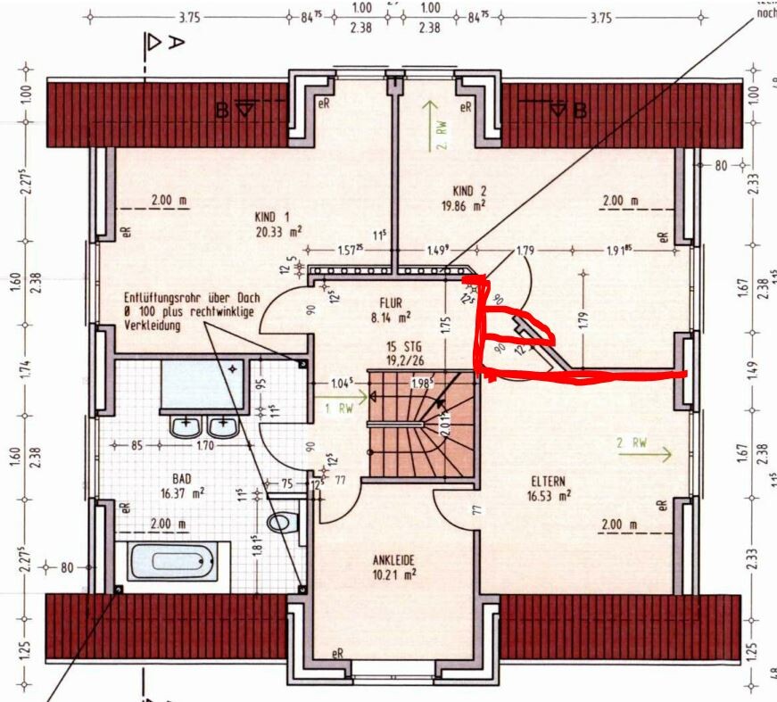 Grundriss Dachgeschoss: Flur, Treppe, Kinderzimmer 1/2, Elternzimmer, Bad, Ankleide; rote Markierung.