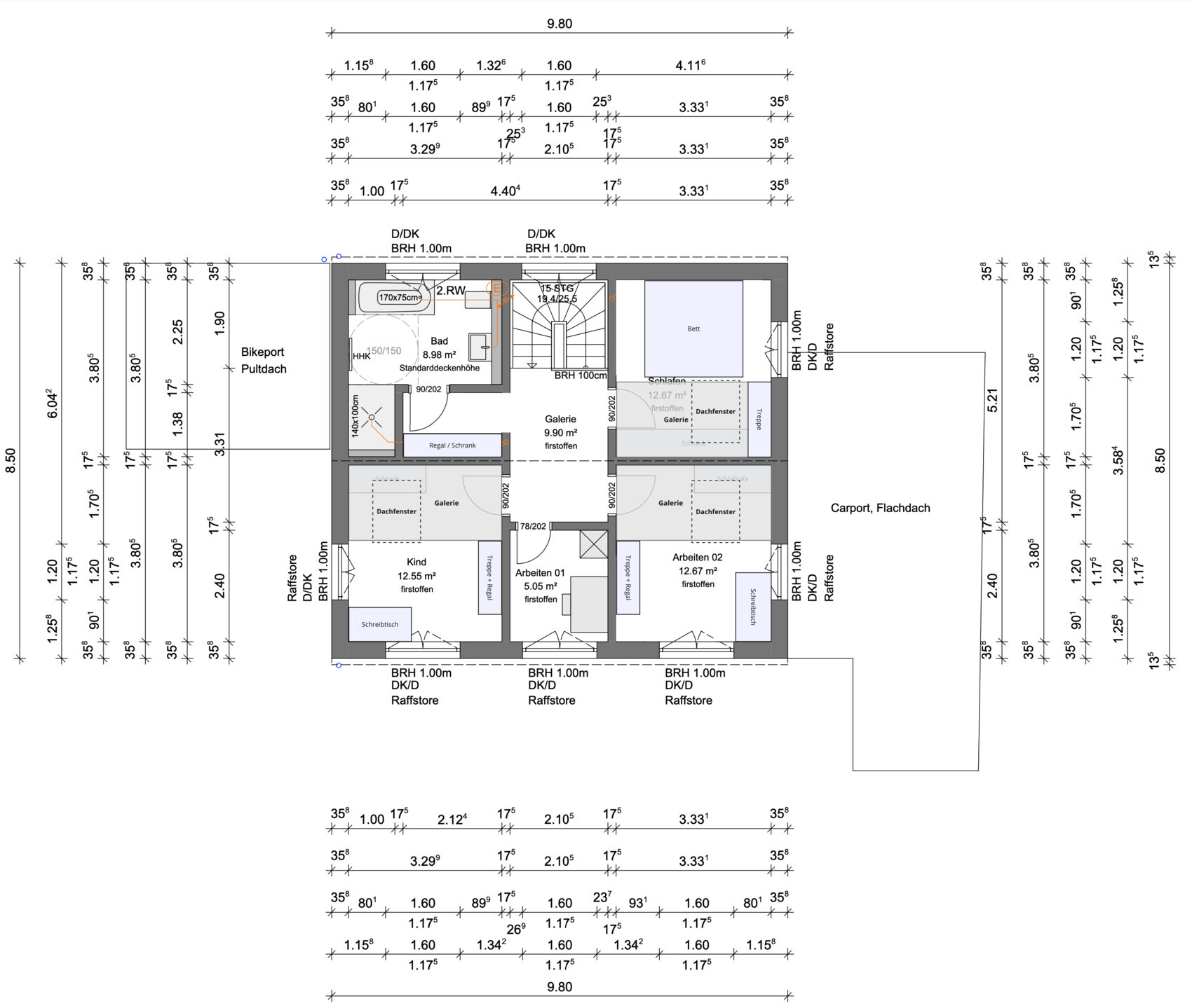 Grundriss eines Hauses mit mehreren Räumen, Treppen, Bad, Schlafzimmer, Arbeitsräume, Carport.