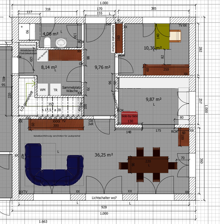 Grundriss eines Einfamilienhauses: Wohnzimmer mit Sofa und Esstisch, Küche, Bad, Schlafzimmer, Flure.