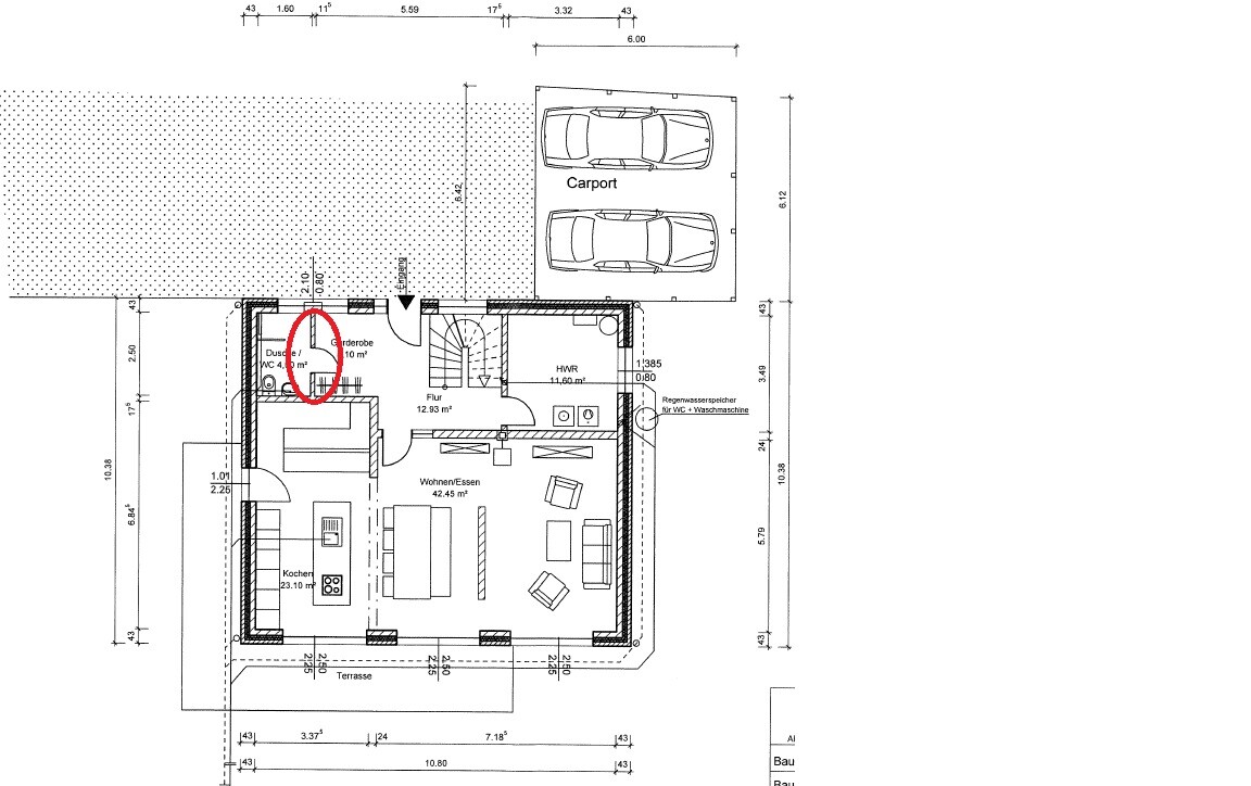 Grundriss eines Hauses mit Carport (2 Autos), Terrasse, Wohn-/Essbereich, Küche und Flur.