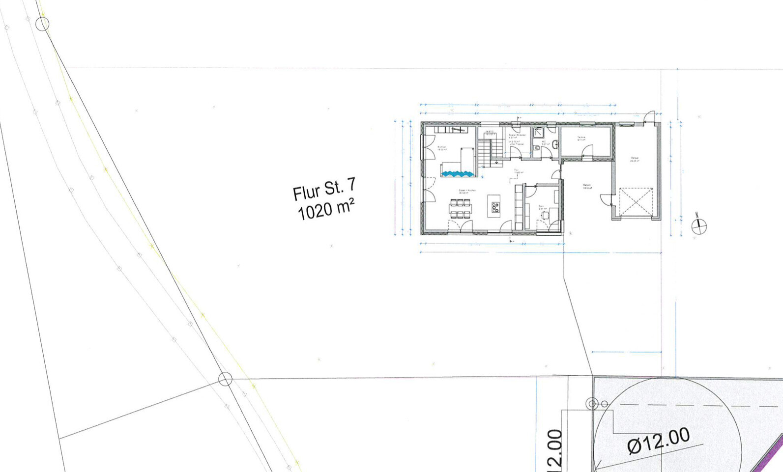 Architektur-Plan: detaillierter Haus-Grundriss mit Wohnzimmer, Küche, Treppe und Garage