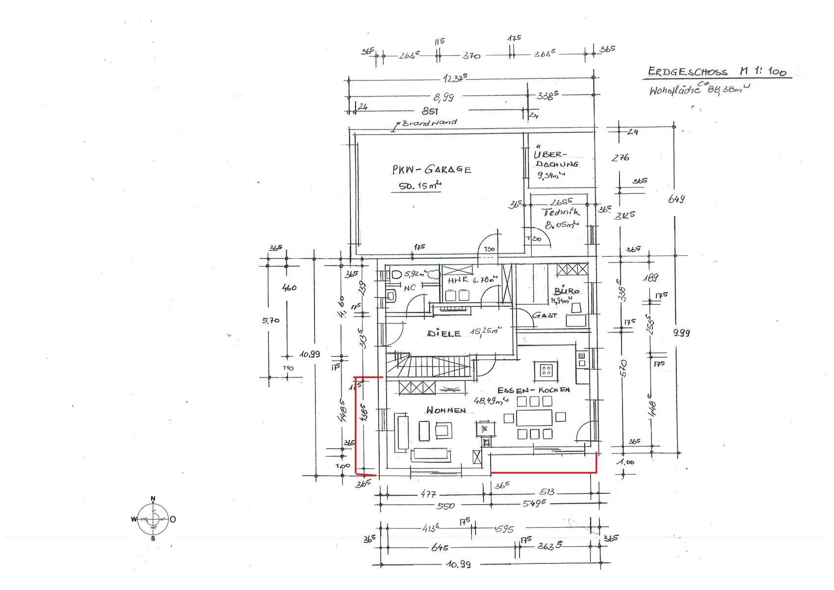 Handgezeichneter Hausgrundriss mit Wohnzimmer, Küche und Garage