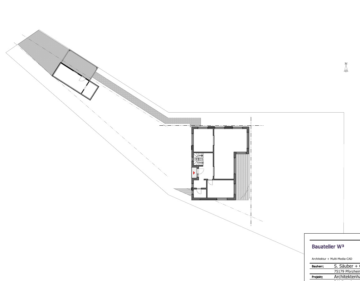2D Grundriss eines Hauses mit Treppenhaus und Außenbereich auf Hanggrundstück