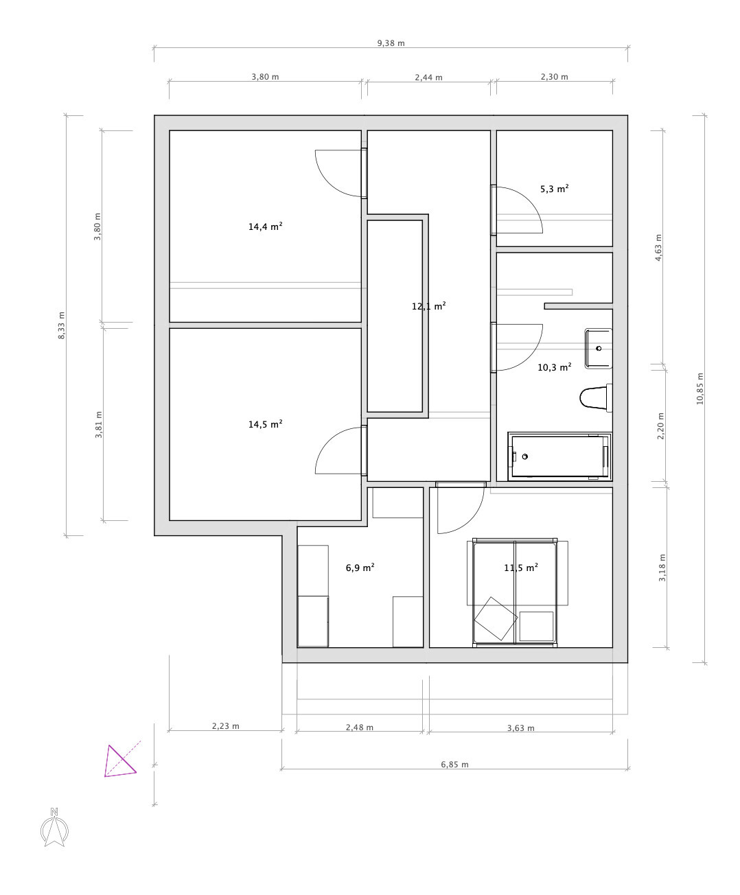 Grundriss eines Wohnhauses mit mehreren Zimmern und Maßangaben.