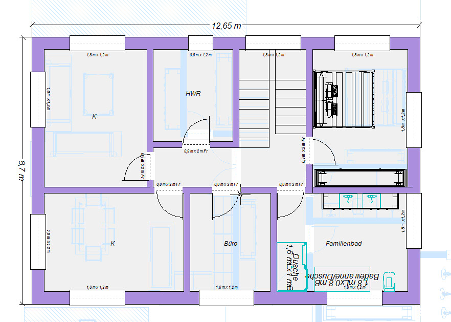 Grundrissplan eines Hauses mit Küchen-, Büro-, Bad- und Flurräumen