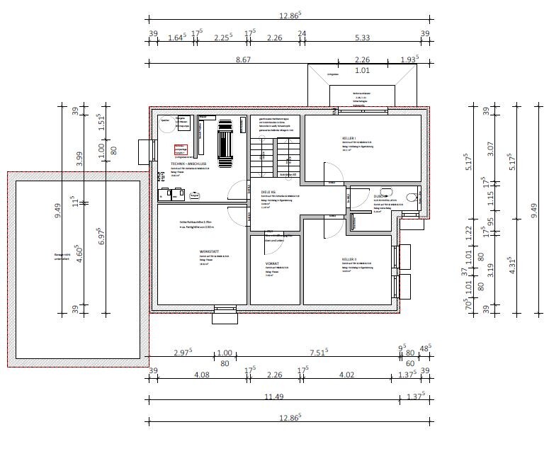Grundriss eines Gebäudes mit mehreren Räumen (Werkstatt, Vorrat, Technik) und Maßlinien.