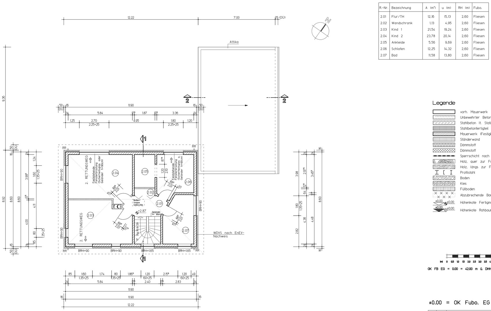 Grundriss eines Hauses mit Innenräumen, Treppen, Maßlinien und Legende.
