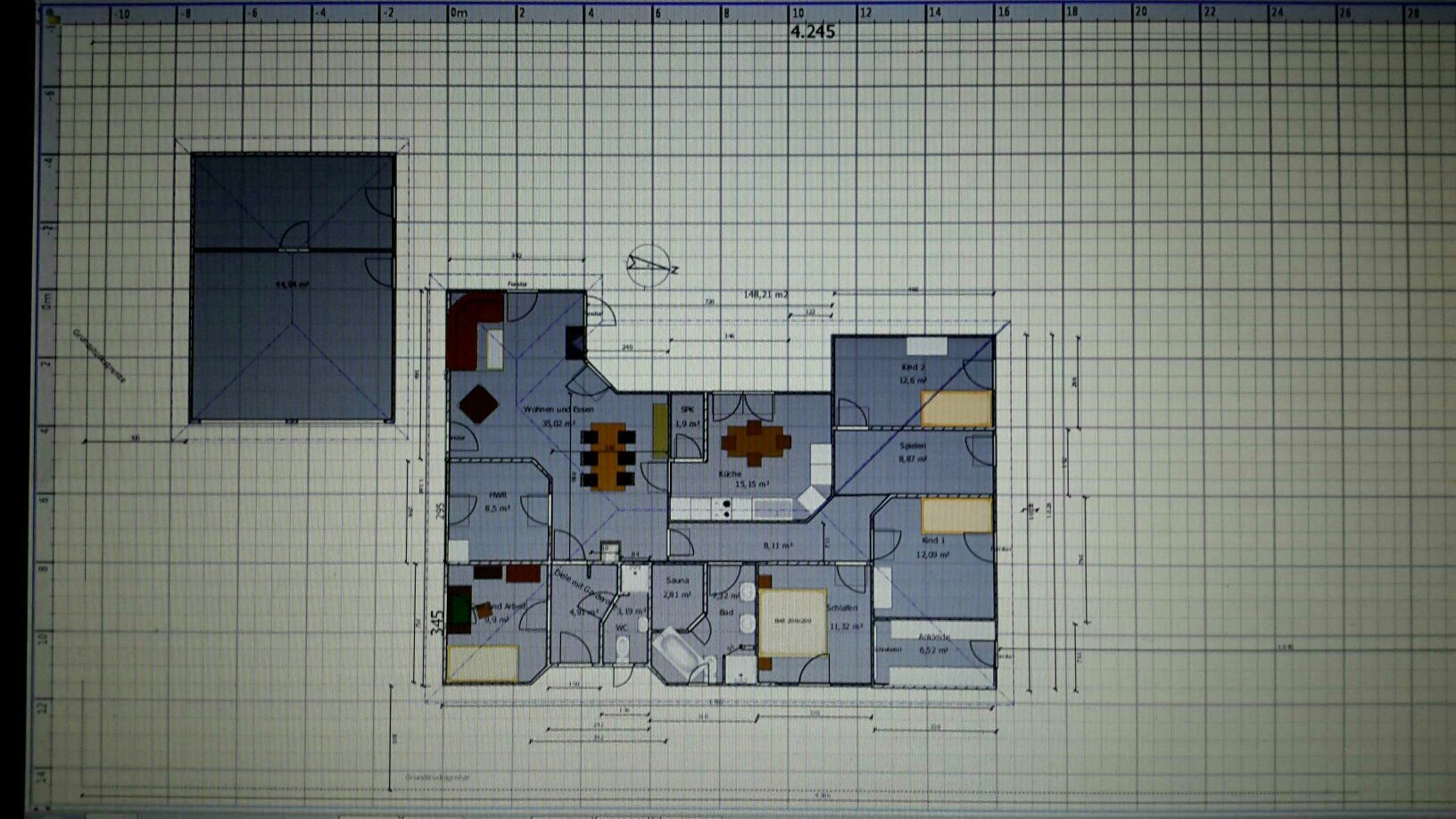 Detaillierter Grundrissplan eines Hauses mit mehreren Zimmern, Graphpapier-Hintergrund