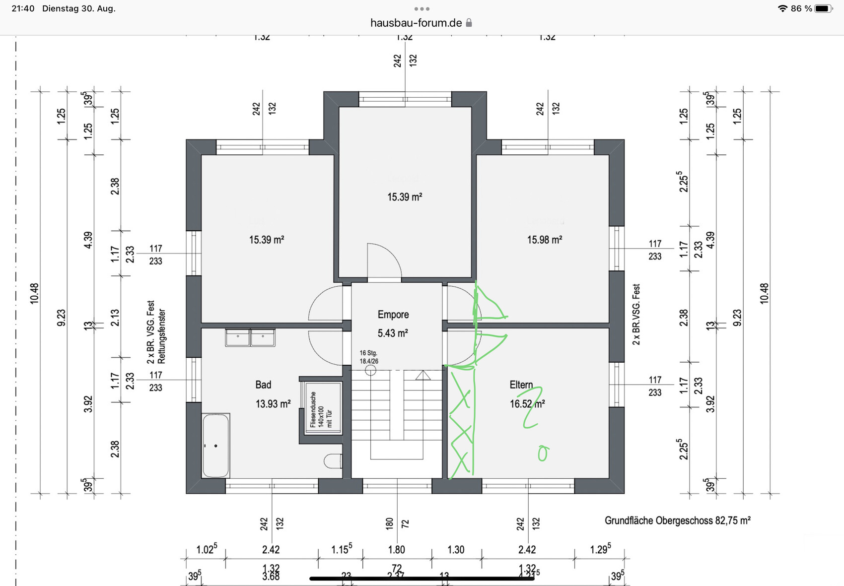 Grundriss Obergeschoss eines Hauses: Treppenhaus, Bad, Empore, Elternzimmer, drei Wohnräume