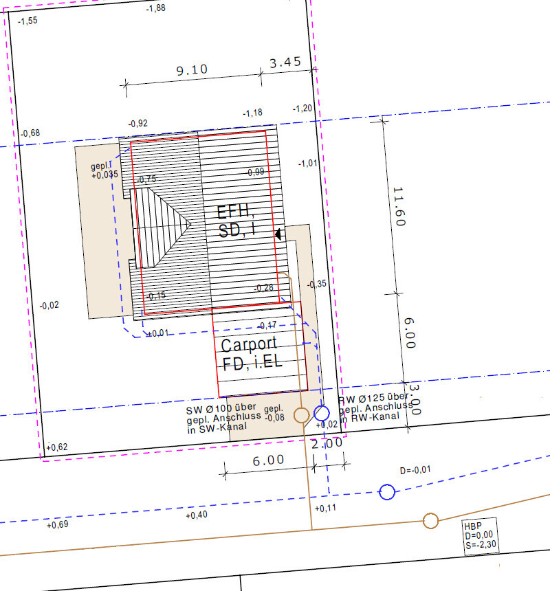 Grundrissplan eines Baugrundstücks mit Haus, Carport und Maßlinien