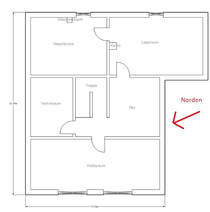 2D Grundriss eines Hauses mit Flur, Treppen, Hobbyraum, Waschküche, Technikraum, Lagerraum und Kamin