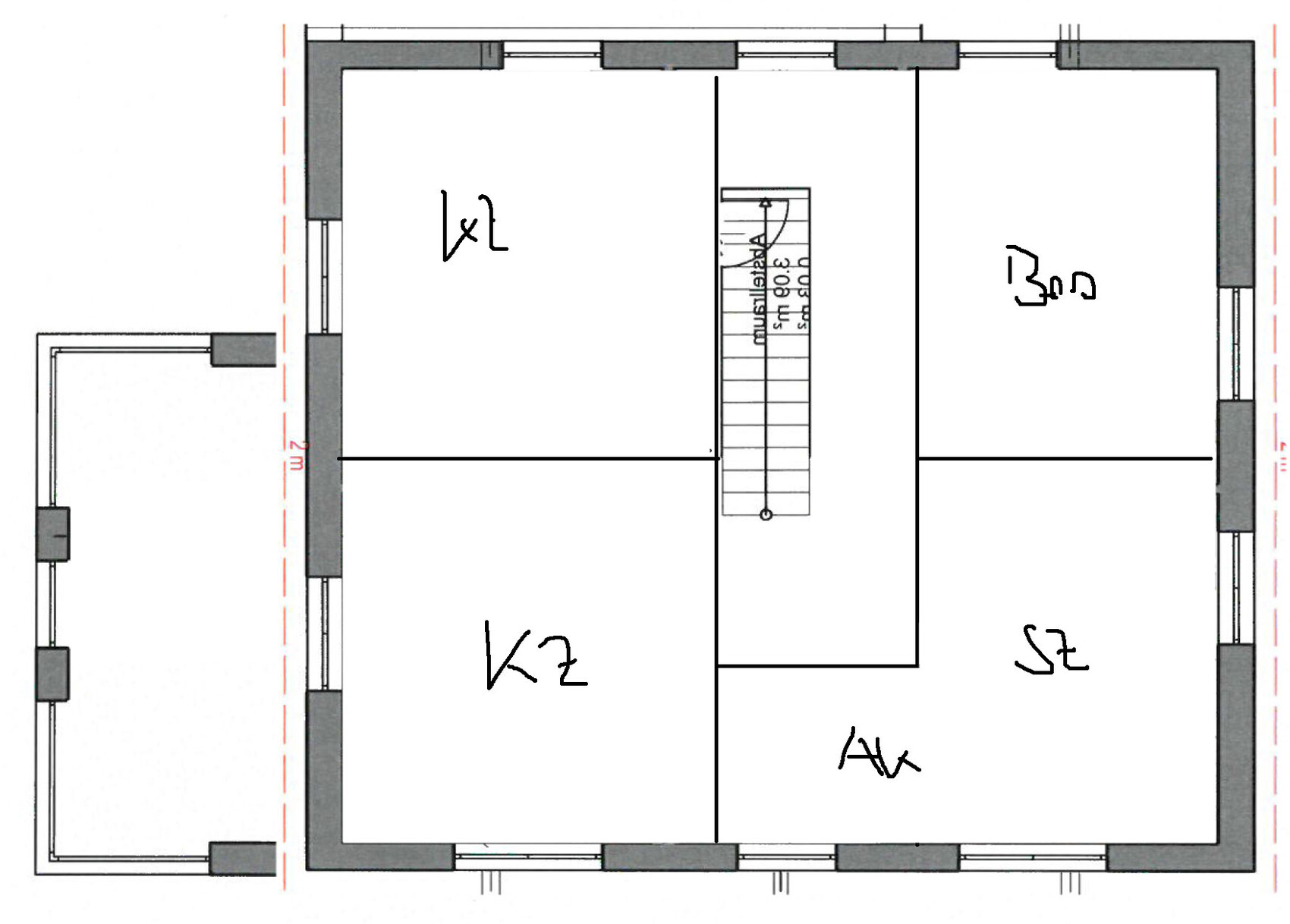 Grundriss eines Stockwerks: Treppenhaus in Mitte, zwei linke Räume (K1, K2) und zwei rechte Räume.