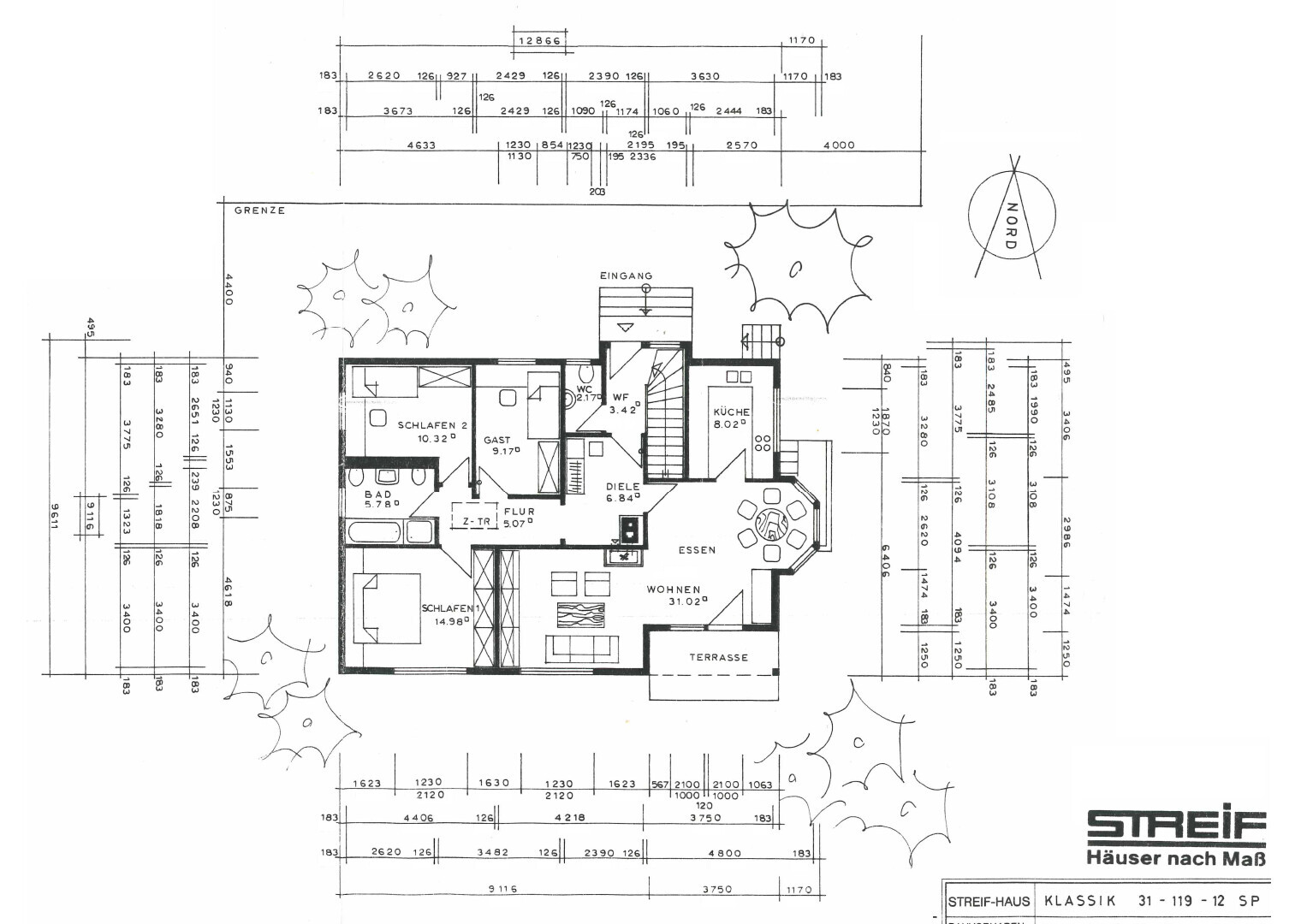 Grundriss eines Hauses: Wohn- und Essbereich, Küche, Schlafzimmer, Gästezimmer, Bad, Flur, Terrasse