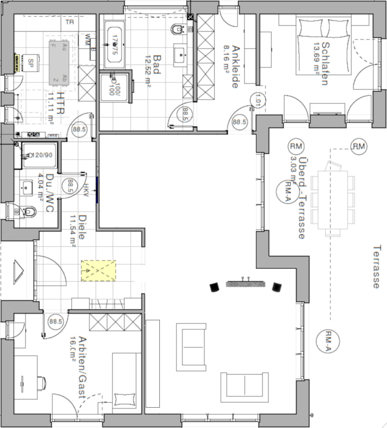 Grundriss einer Wohnung: Schlafzimmer, Bad, Küche, Ankleide, Arbeits- und Gästezimmer, Terrasse.