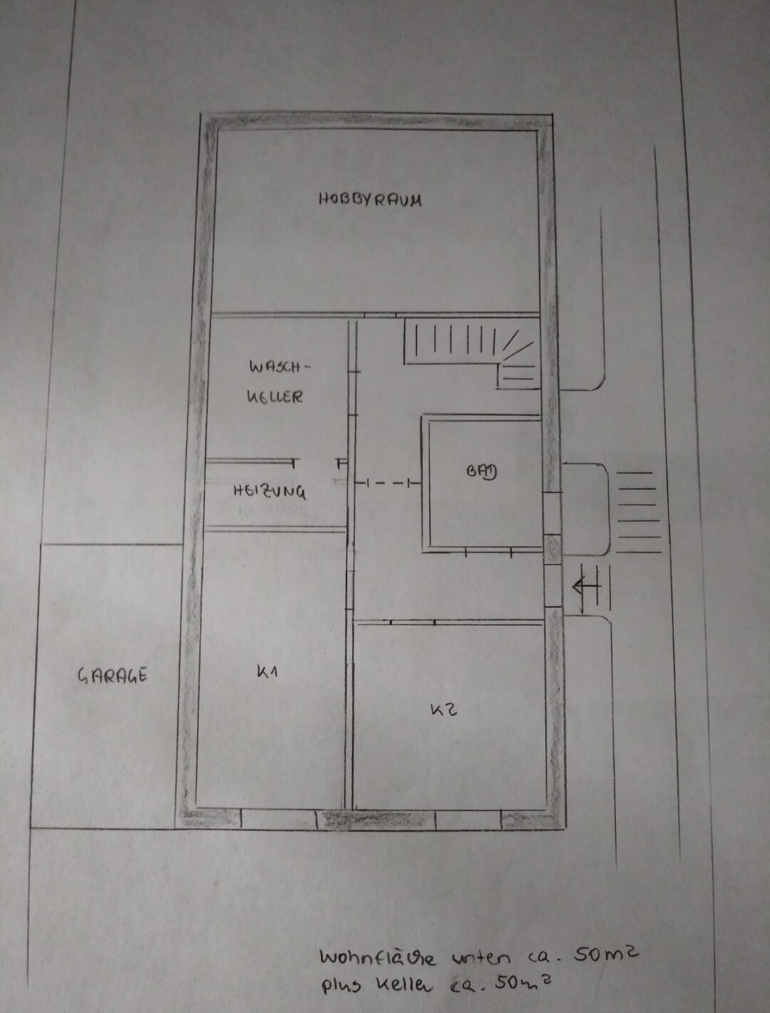 Grundriss eines Hauses mit Hobbyraum, Waschkeller, Heizung, Bad, K1, K2 und Garage.
