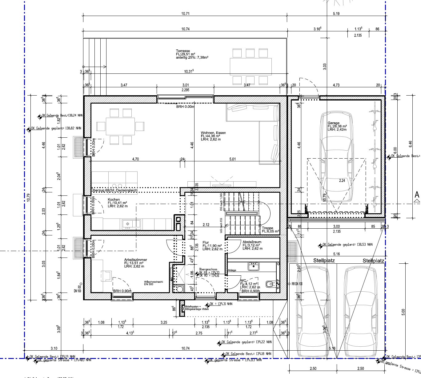 Grundrissplan eines Hauses mit Terrasse, Wohnzimmer, Küche und Garage