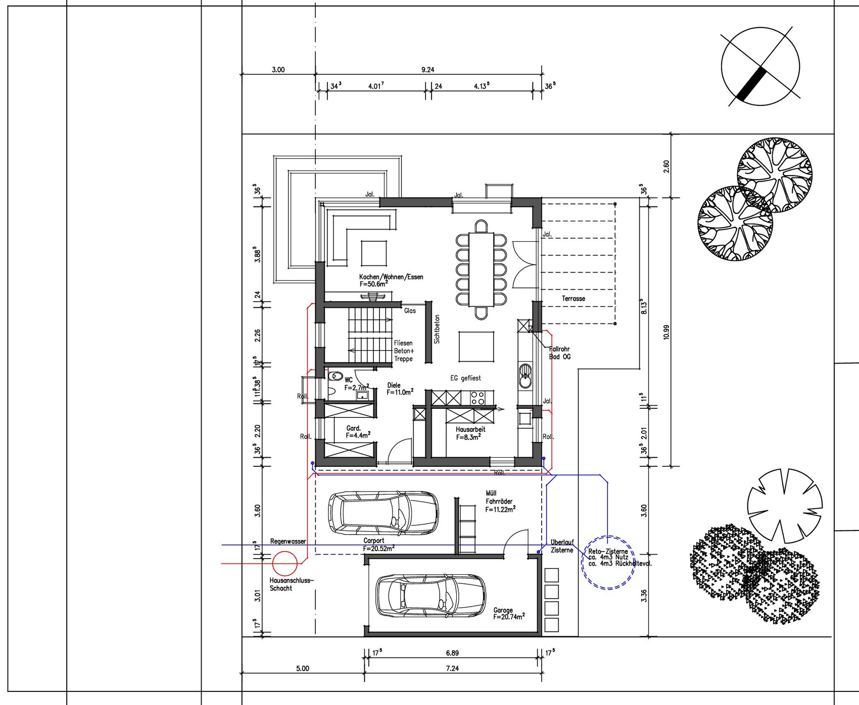 Grundriss eines Hauses mit Wohnküche, Essbereich, Terrasse, Garage, Carport und Garten.