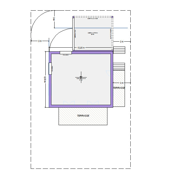 Grundriss eines Hauses: großes Quadrat, umlaufende Terrasse, Treppen rechts, Grundstücksrand.