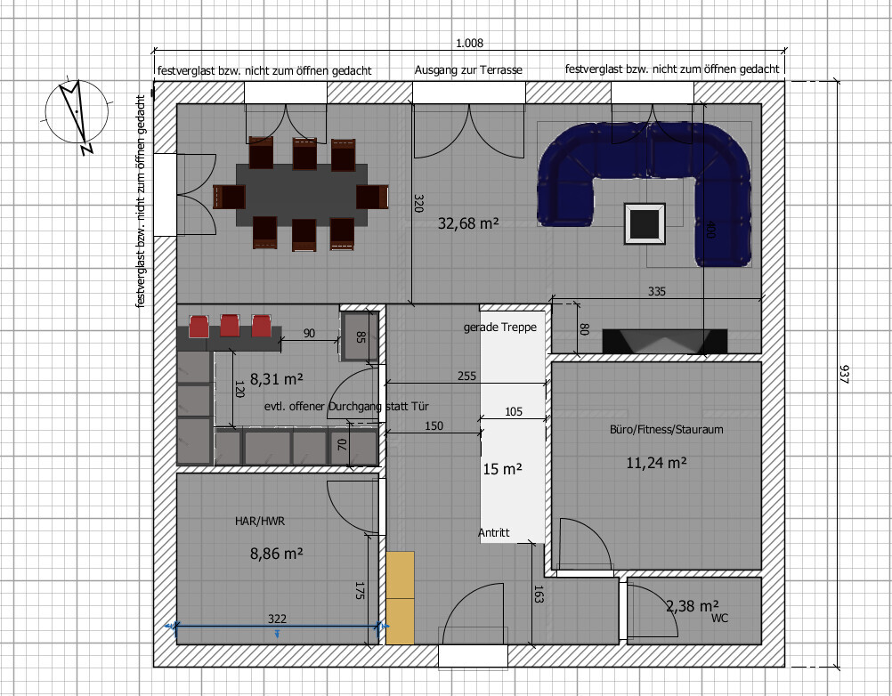 Grundriss eines Büros: großer Aufenthaltsraum mit blauer Couch, Essbereich, Flur, Treppe, WC