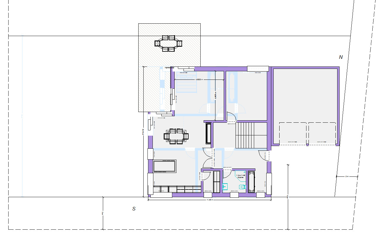 Draufsicht eines Hausgrundrisses: Räume, Treppe, Küche, Wohnzimmer, Bad, Garage und Terrasse.