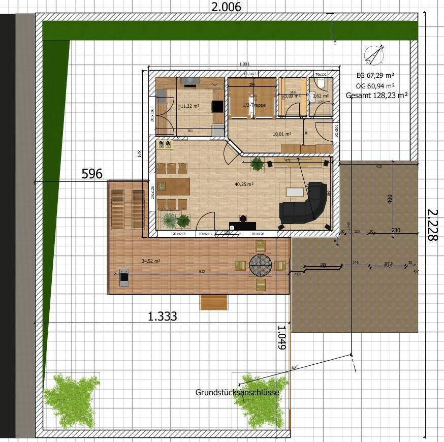 Grundriss eines Hauses mit Terrasse, Garten und möbliertem Wohn- und Küchenbereich.