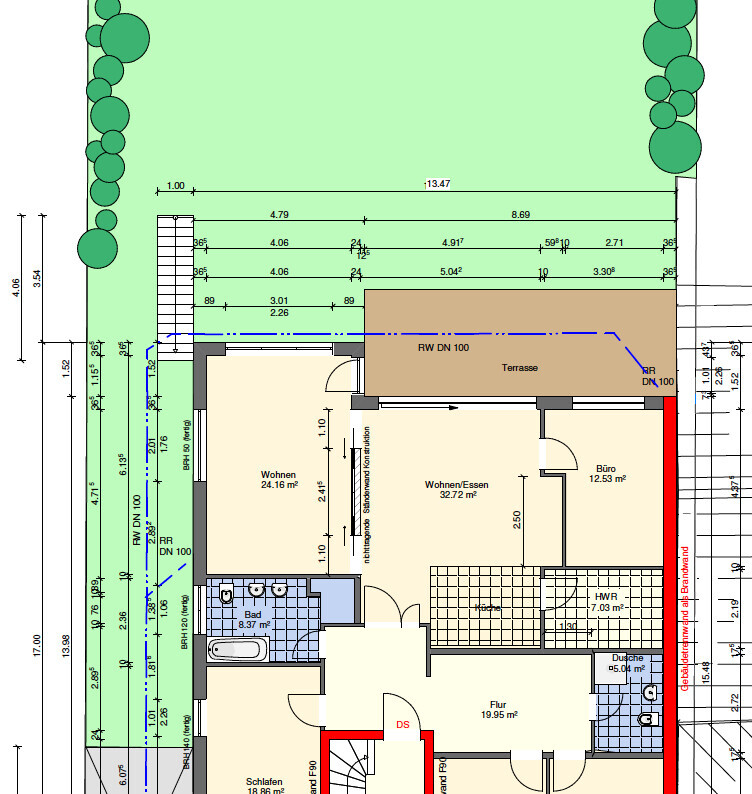 Grundriss eines Wohnhauses mit Terrasse, Garten, Wohnen, Essen, Schlafen, Küche, Büro, Bad und Flur.