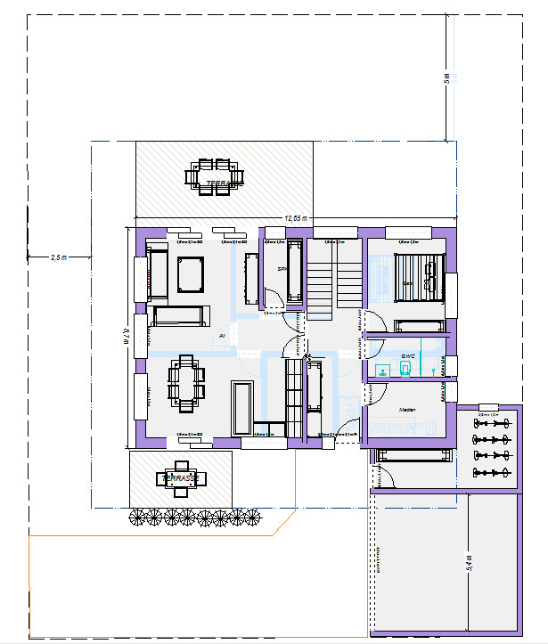 Grundriss eines Hauses mit Wohnzimmer, Küche, Bad, Schlafzimmer, Treppenhaus und Terrasse.