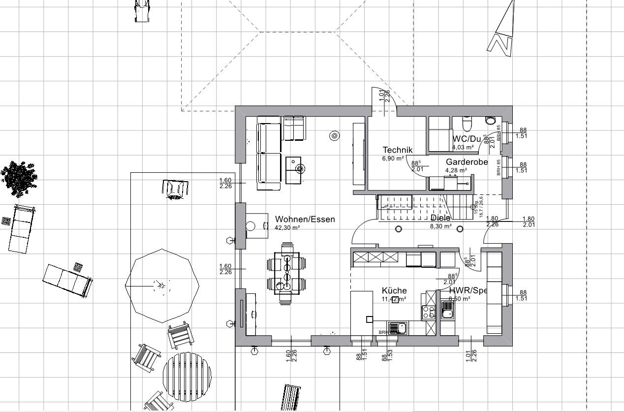 Grundriss eines Wohnhauses mit Wohnen/Essen, Küche, Diele, Technik, Garderobe, WC, Terrasse.