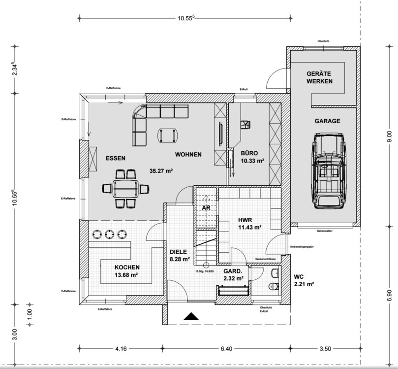 Grundriss eines Hauses: Wohnen, Kochen, Essen, Büro, Diele, HWR, WC, Garage mit Auto.