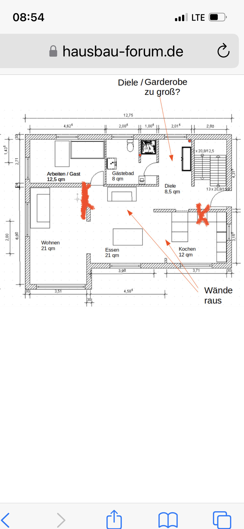 Grundriss eines Hauses mit Wohnzimmer, Essen, Diele; Pfeile zeigen Änderungen.