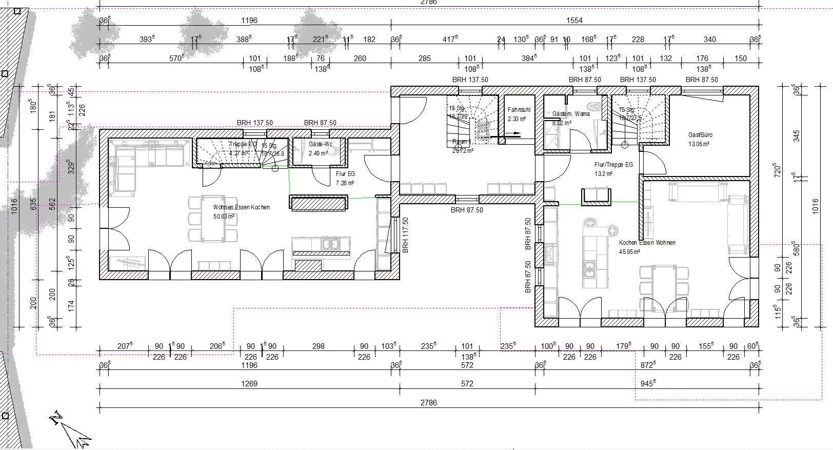 Grundriss eines Hauses mit zwei Wohnbereichen: Küche, Wohnen, Flur, Treppen, Gäste-WC.