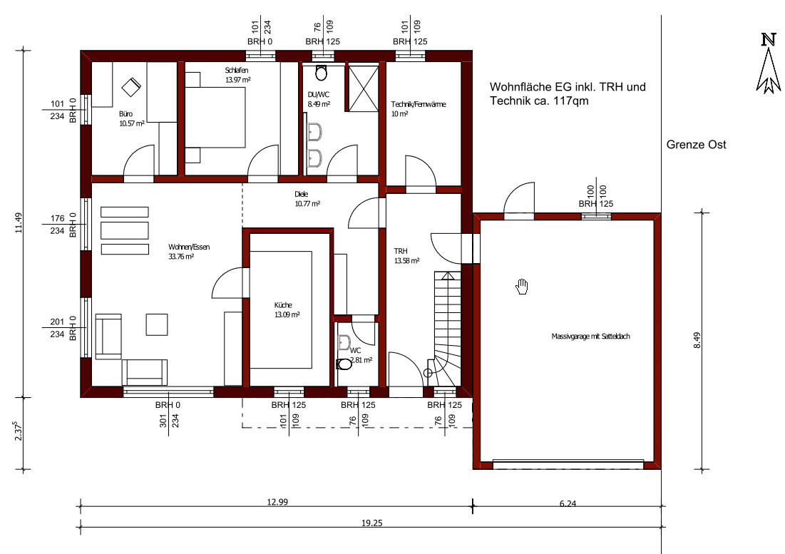Grundriss EG eines Hauses mit Wohnzimmer, Küche, Büro, Schlafzimmer, Diele, Treppe und Garage.