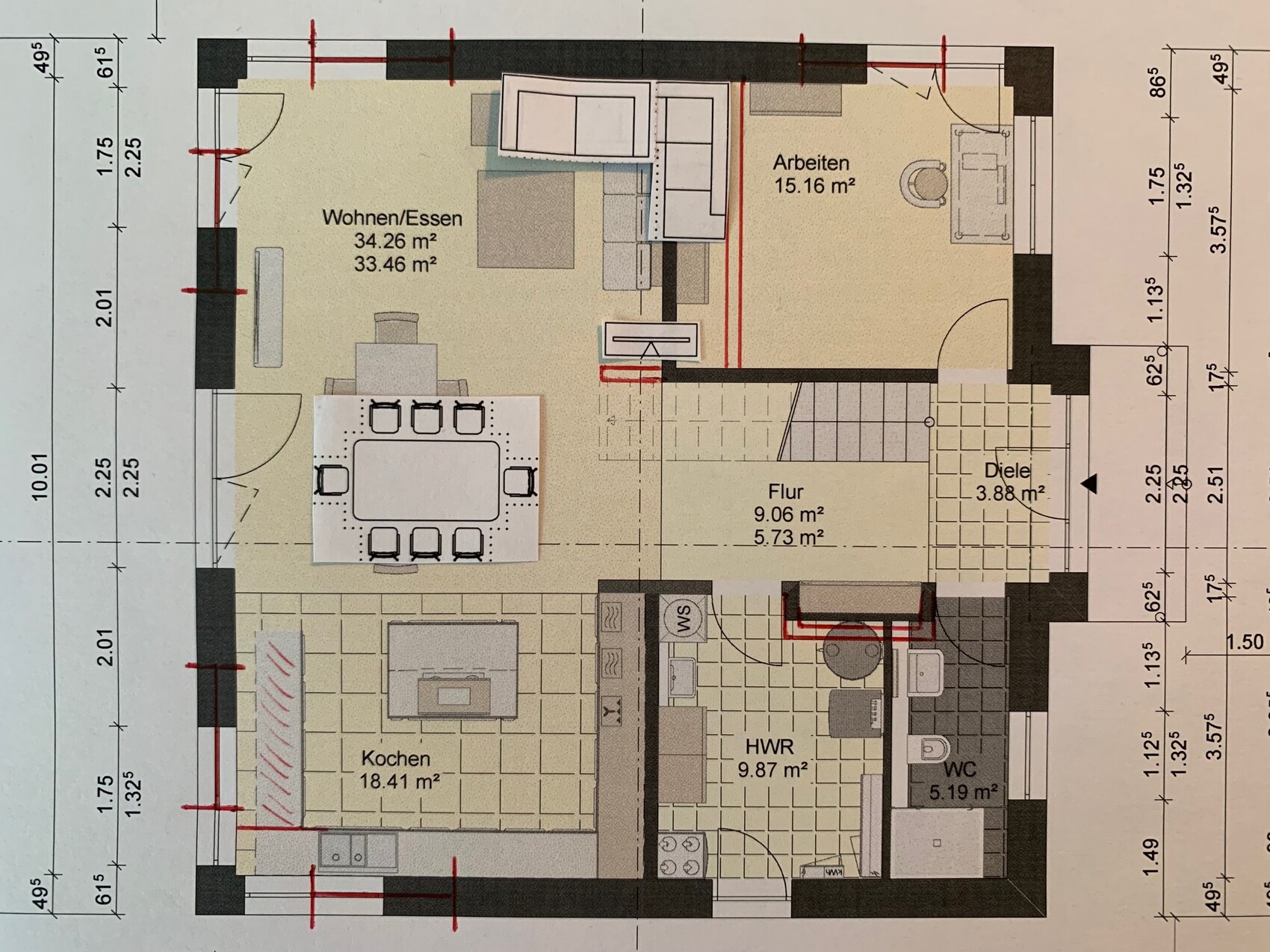 Detaillierter Grundriss eines Hauses mit Wohn- und Essbereich, Küche, Flur und HWR.