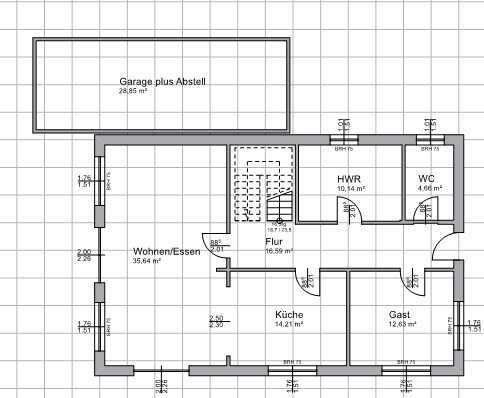 Grundriss eines Hauses mit Wohnen-Essen, Kueche, Gaestezimmer, HWR, WC und Garage