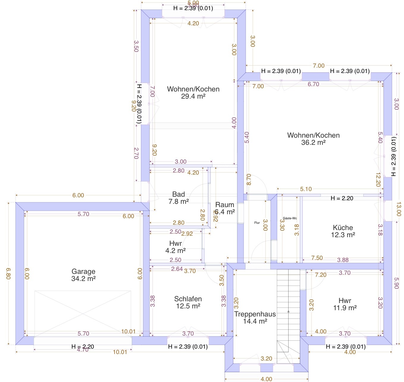 Grundriss eines Hauses: zwei Wohn-/Kochbereiche, Küche, Bad, Schlafen, Garage, Treppenhaus.
