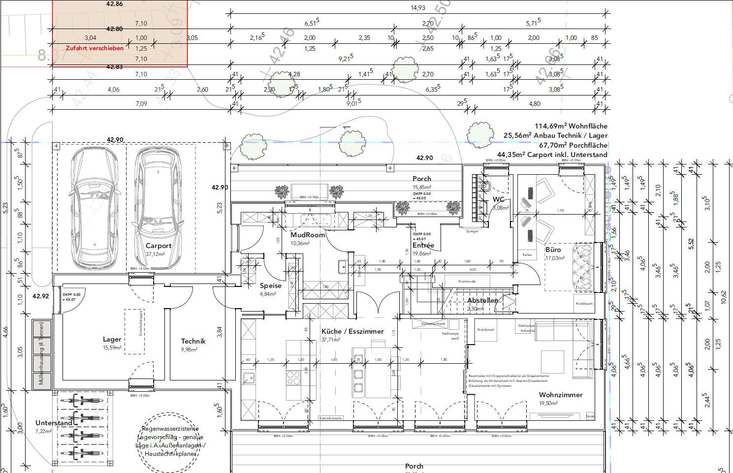 Grundriss eines Hauses mit Carport, Eingang, Küche, Wohnzimmer, Büro, Lager und Außenbereich.