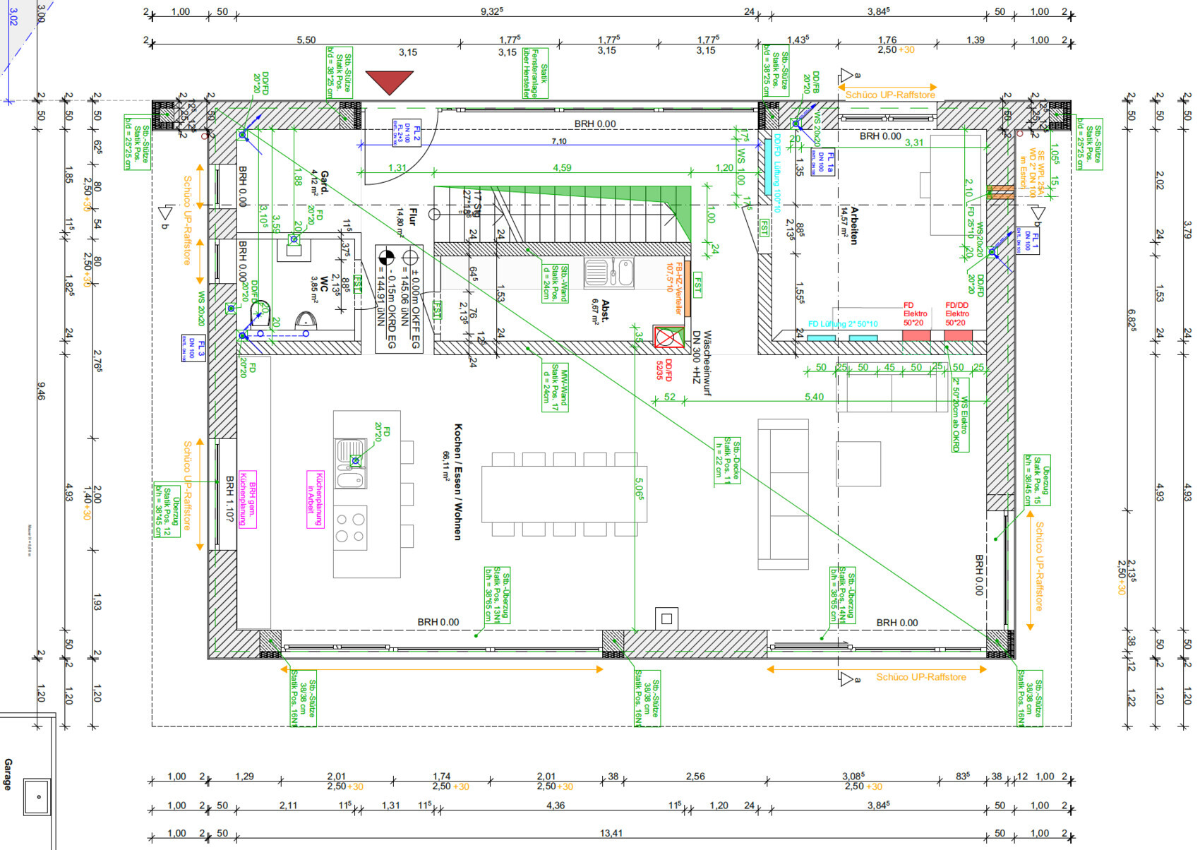 Grundriss eines Gebäudes: offener Wohnbereich mit Küche, Esszimmer, Treppe und Sanitärbereich.