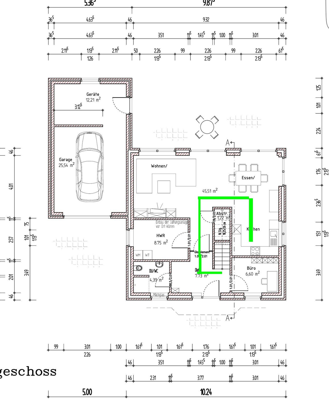 Grundriss eines Hauses: Garage, Wohnen, Küche, Büro, HWR; grün markierter Bereich um Abstellraum.