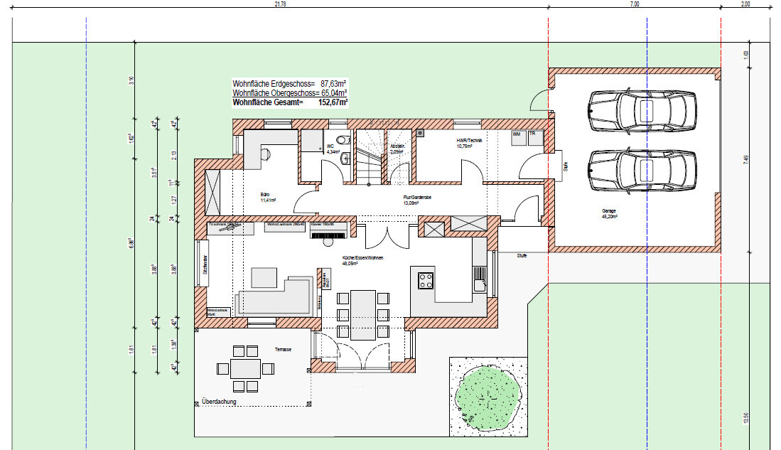 Grundrissplan eines Einfamilienhauses mit Küche, Essbereich, Wohnzimmer, Terrasse und Garage