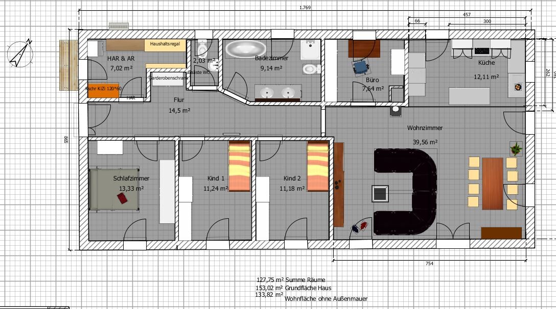 Grundriss eines Hauses mit Wohnzimmer, Küche, Bad, Flur, Schlafzimmer, zwei Kinderzimmer