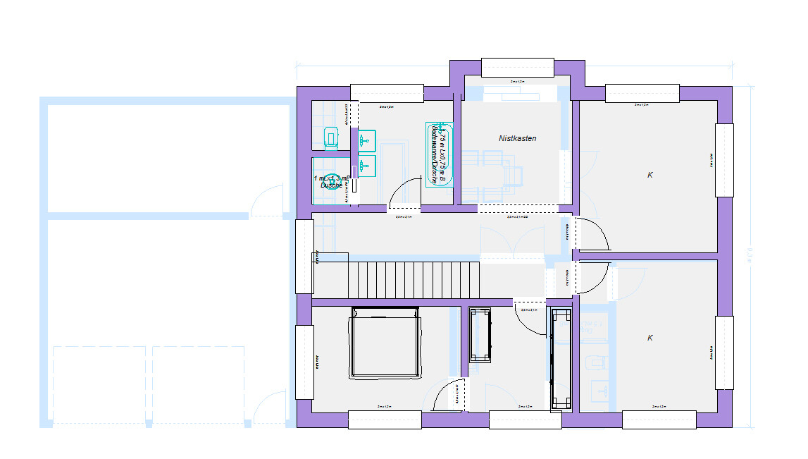 Grundriss eines Wohnhauses mit Treppenaufgang, zwei Küchen, Bad mit Dusche und Nistkasten.