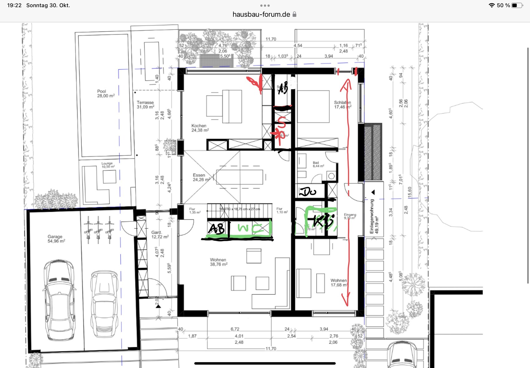 Grundriss eines Hauses mit Küche, Essen, Wohnen, Schlafzimmer, Bad, Garage und Pool.