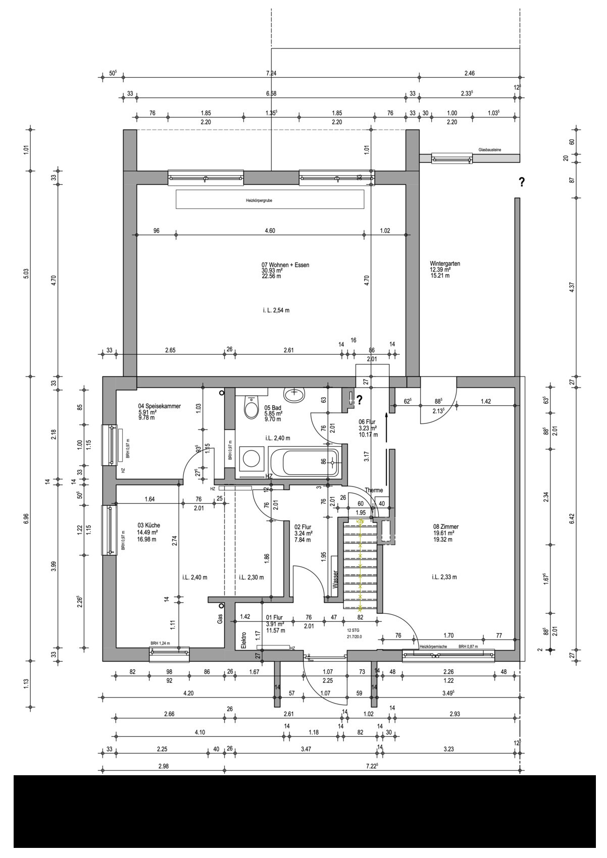Architekten-Grundriss eines Wohnhauses mit Küche, Bad, Flur, Wohnzimmer, Zimmer und Wintergarten.