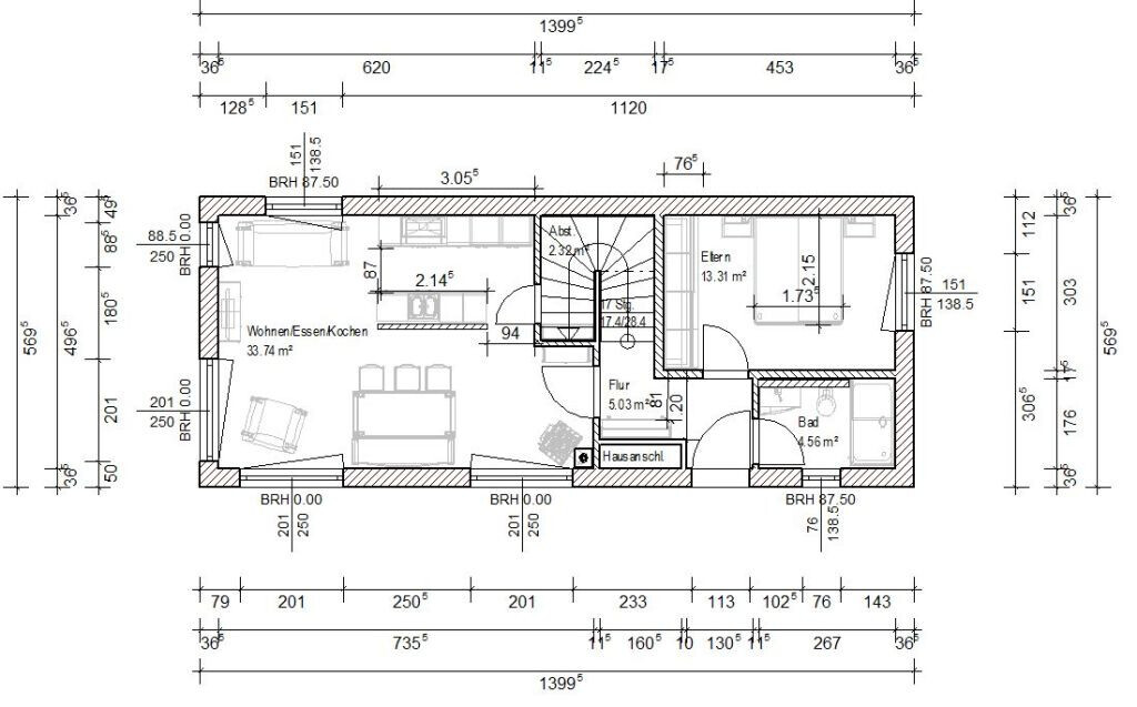 Grundriss eines Wohnhauses mit Wohnzimmer, Küche, Essbereich, Bad und Flur